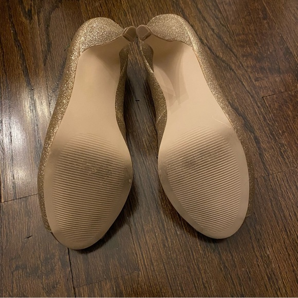 Gold Glitter Heels - 6.5 - Picture 5 of 8